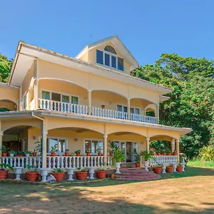https://seybreeze-villa.maheislandhotels.com
